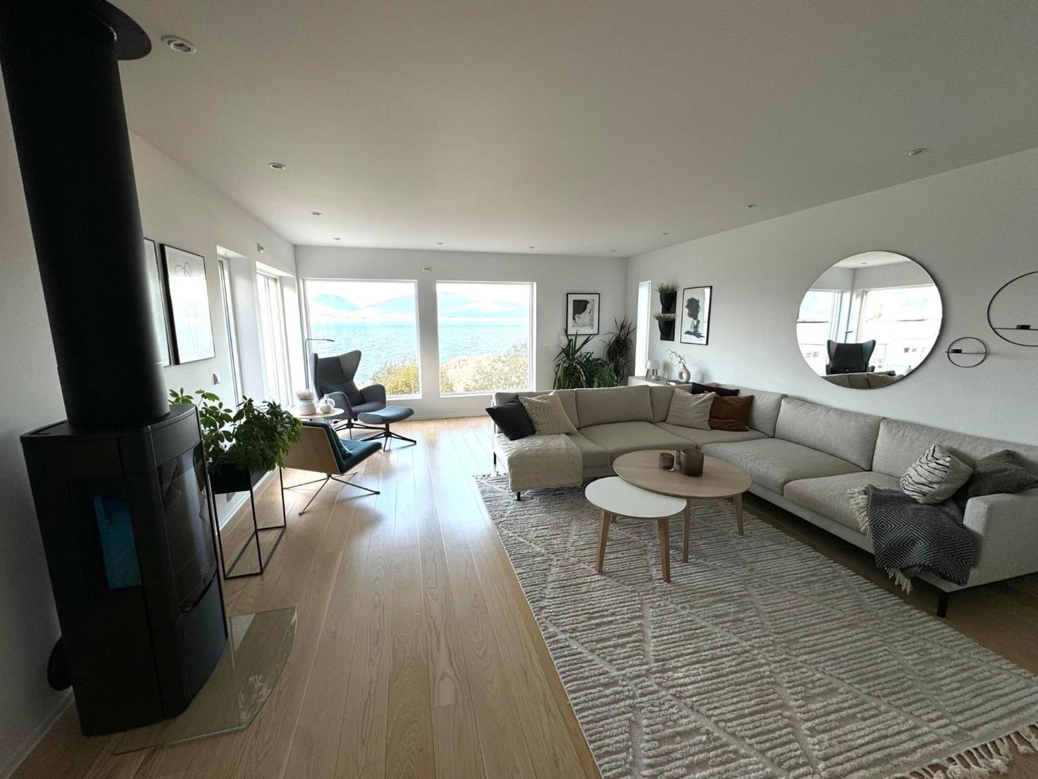 Arctic Home- With spectacular view view 4
