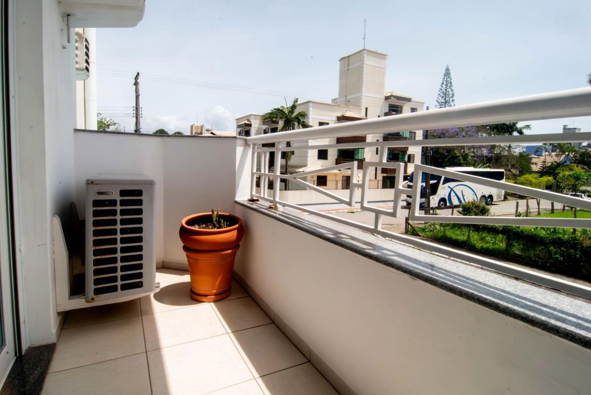 Apt 3 quartos 500m da Praia em Canasvieiras NK3260