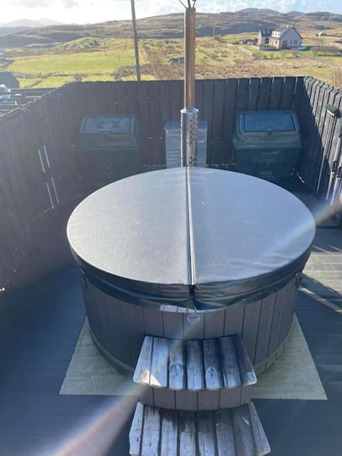 Carloway Self Catering, 5A Upper Carloway, Isle of Lewis, Outer Hebrides - Off grid, outdoor, wood fired hot tub and infra red sauna view 4