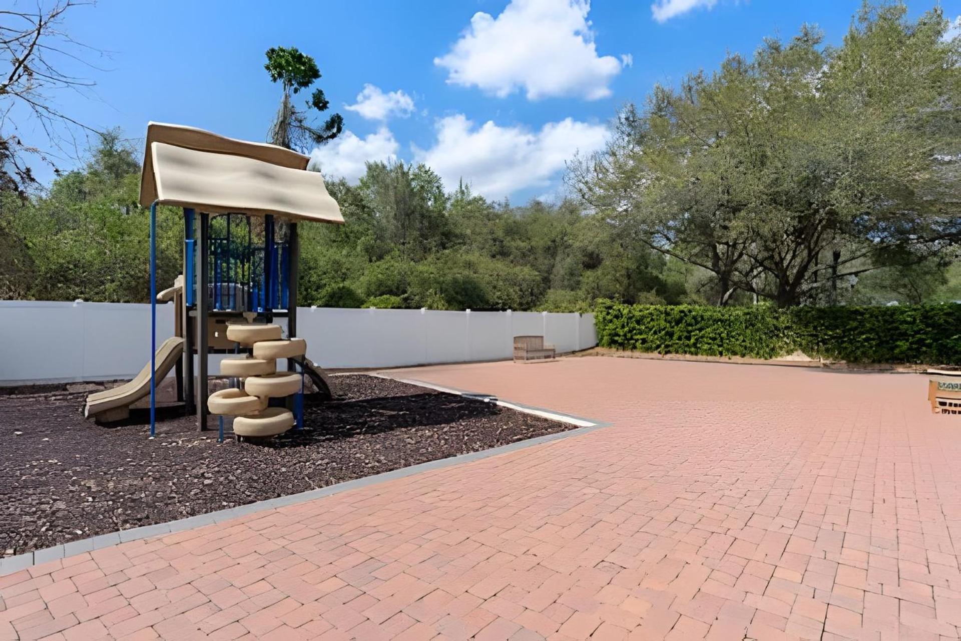 Modern 3BR Home in Lucaya Village view 4