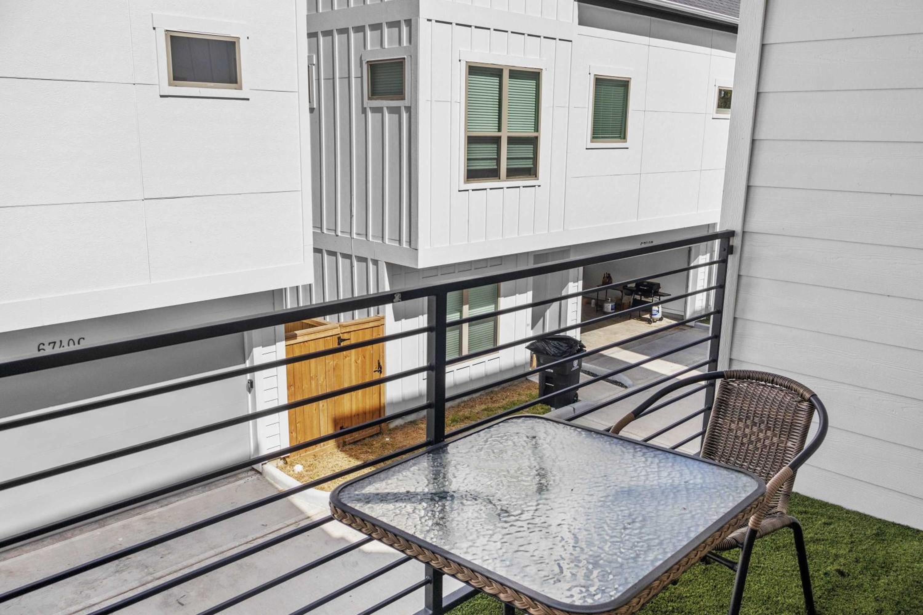 Spacious 3BD with Pool I Near Hotspots I Sleeps 12 view 5