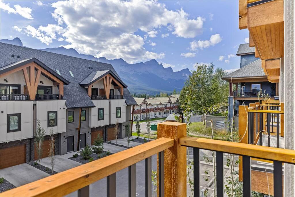 Golden Ridge - 2 Bedroom plus Den