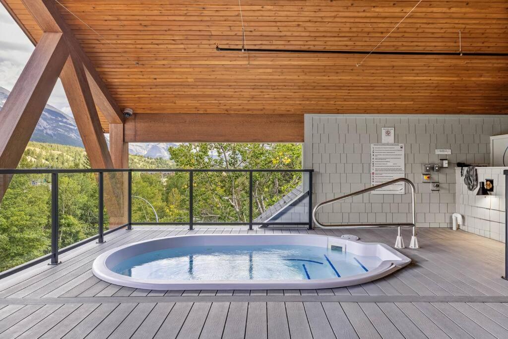 Golden Ridge - 2 Bedroom plus Den
