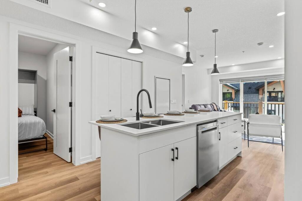 Golden Ridge - 2 Bedroom plus Den