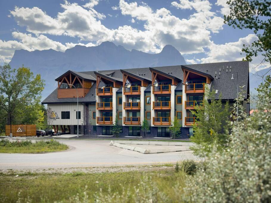 Golden Ridge - 2 Bedroom plus Den
