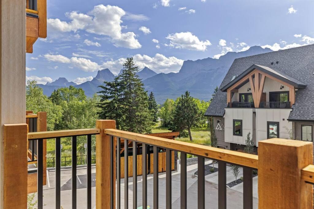 Golden Ridge - 2 Bedroom plus Den