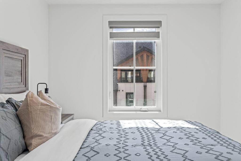 Golden Ridge - 2 Bedroom plus Den