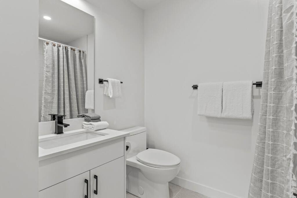 Golden Ridge - 2 Bedroom plus Den