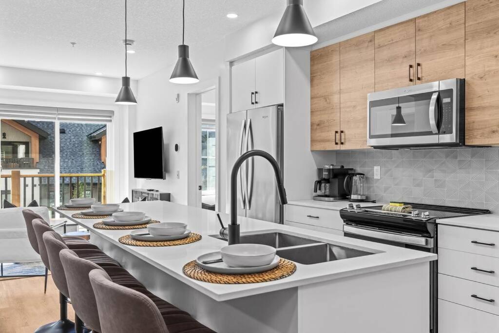 Golden Ridge - 2 Bedroom plus Den