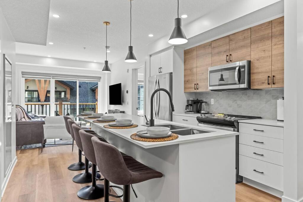 Golden Ridge - 2 Bedroom plus Den