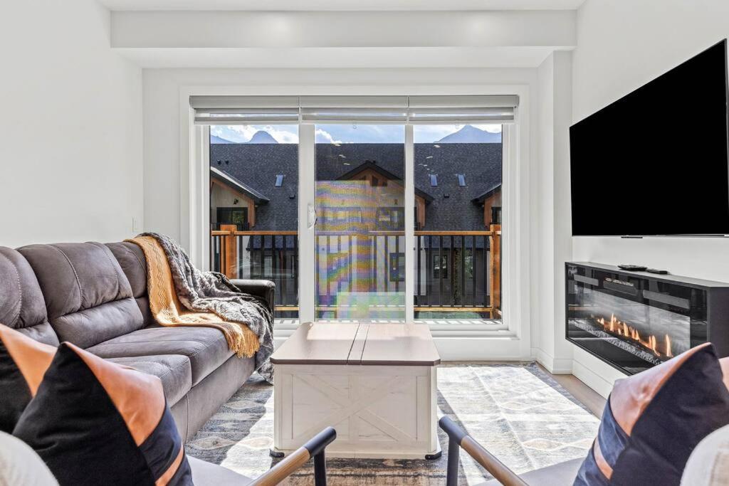 Golden Ridge - 2 Bedroom plus Den