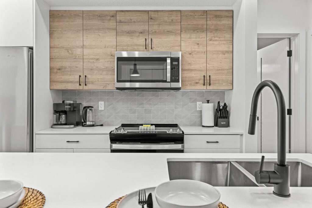 Golden Ridge - 2 Bedroom plus Den