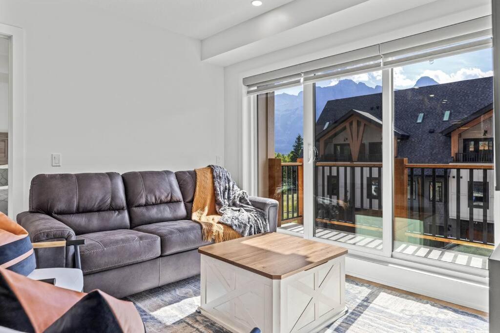 Golden Ridge - 2 Bedroom plus Den