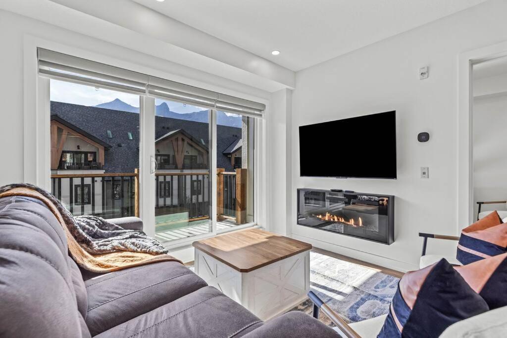 Golden Ridge - 2 Bedroom plus Den
