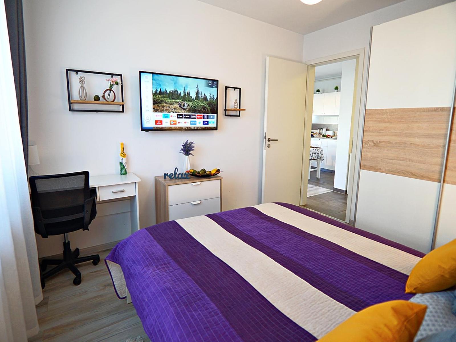 Relaxing Coresi Mall studio free parking