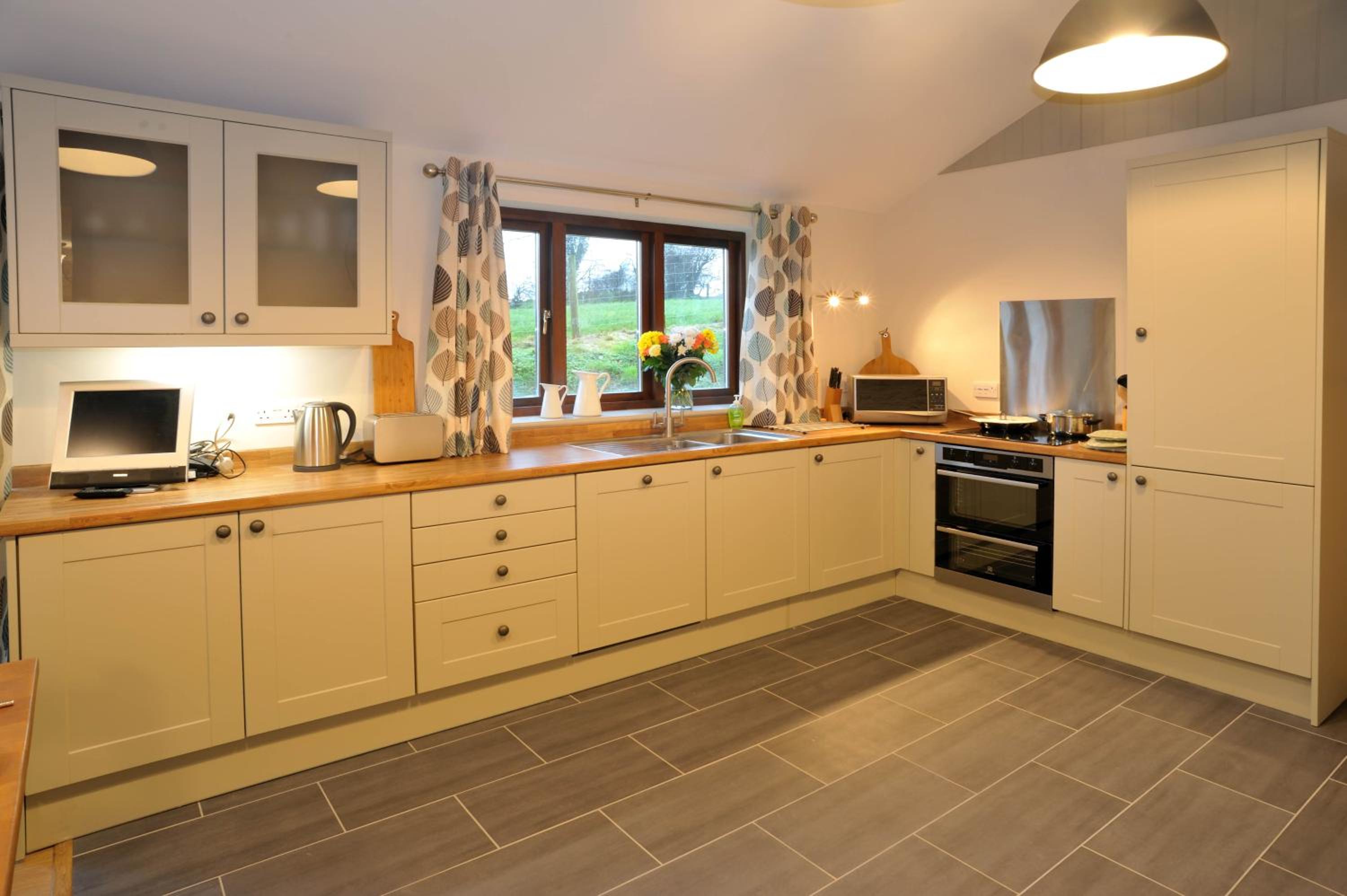 Caer-uchedydd Llanfyrnach