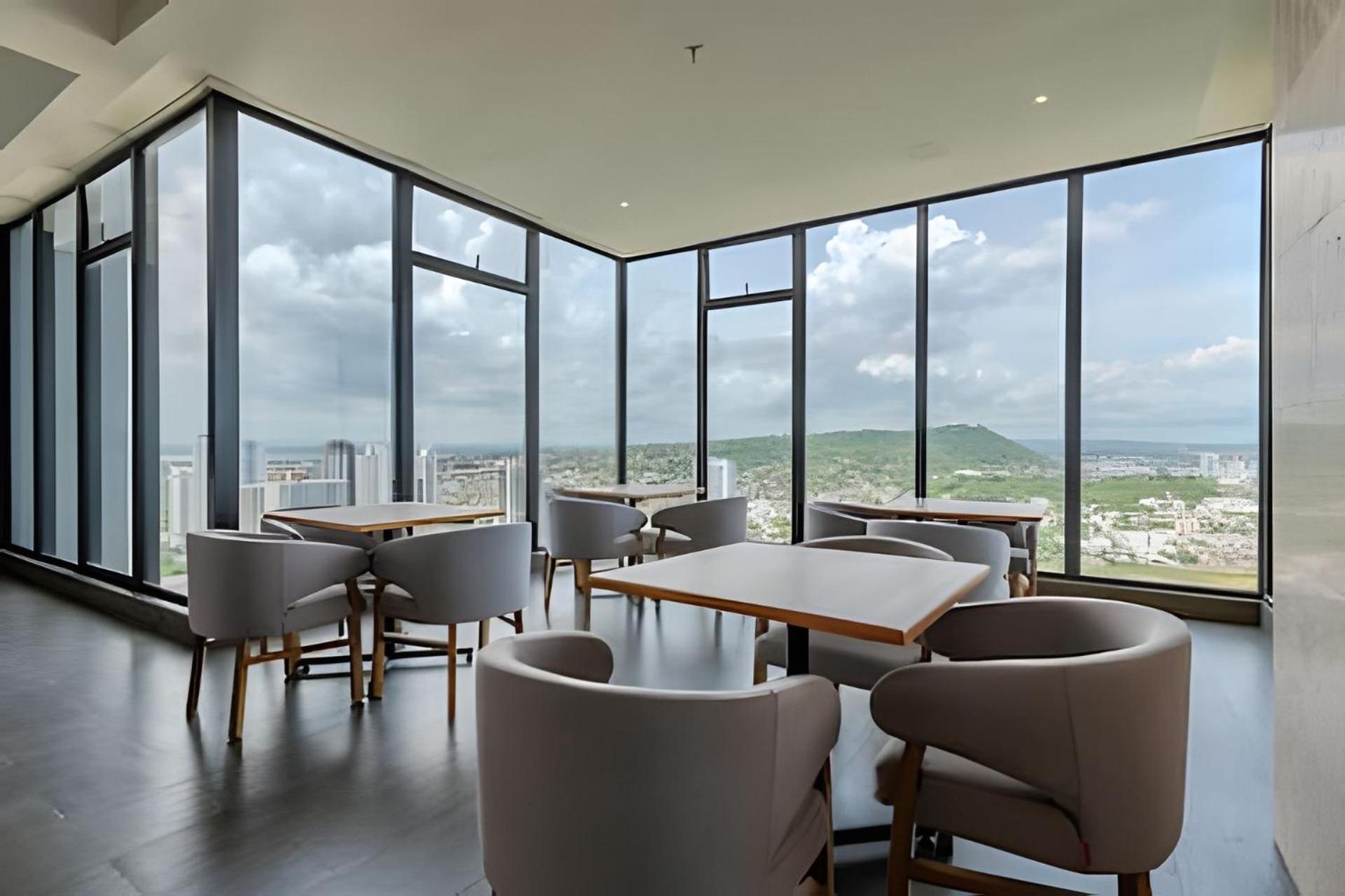 NEW with impressive lagoon view 21st floor