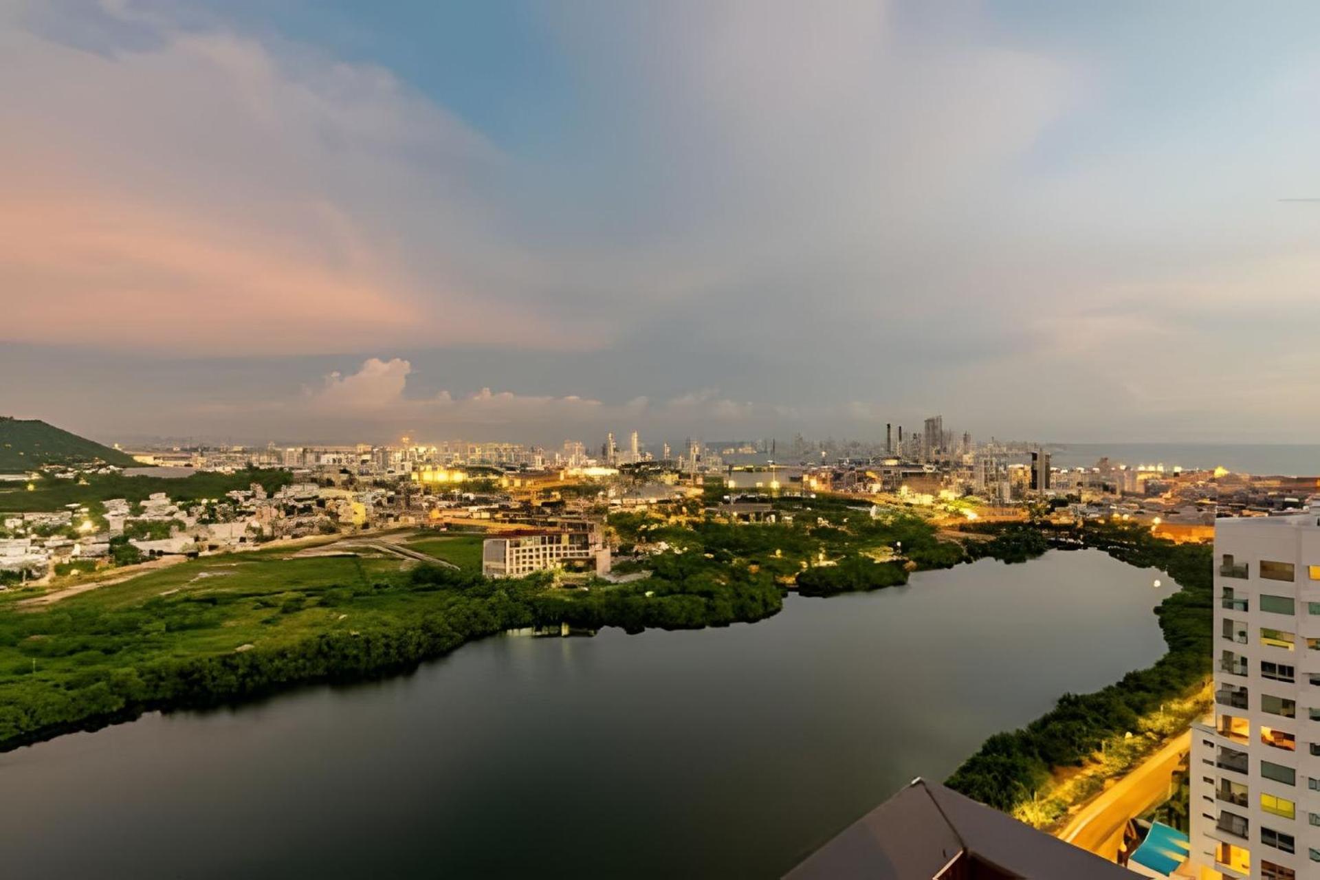 NEW with impressive lagoon view 21st floor