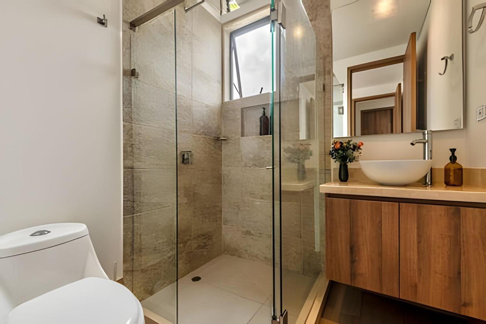 NEW with impressive lagoon view 21st floor