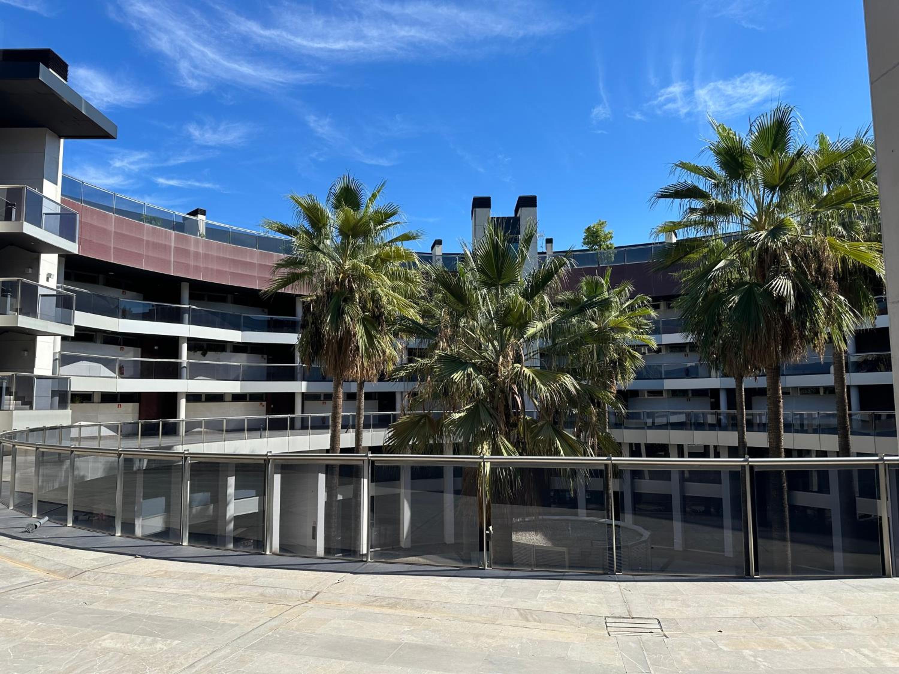 TECNOCORDOBA aparcamiento privado gratuito y piscina