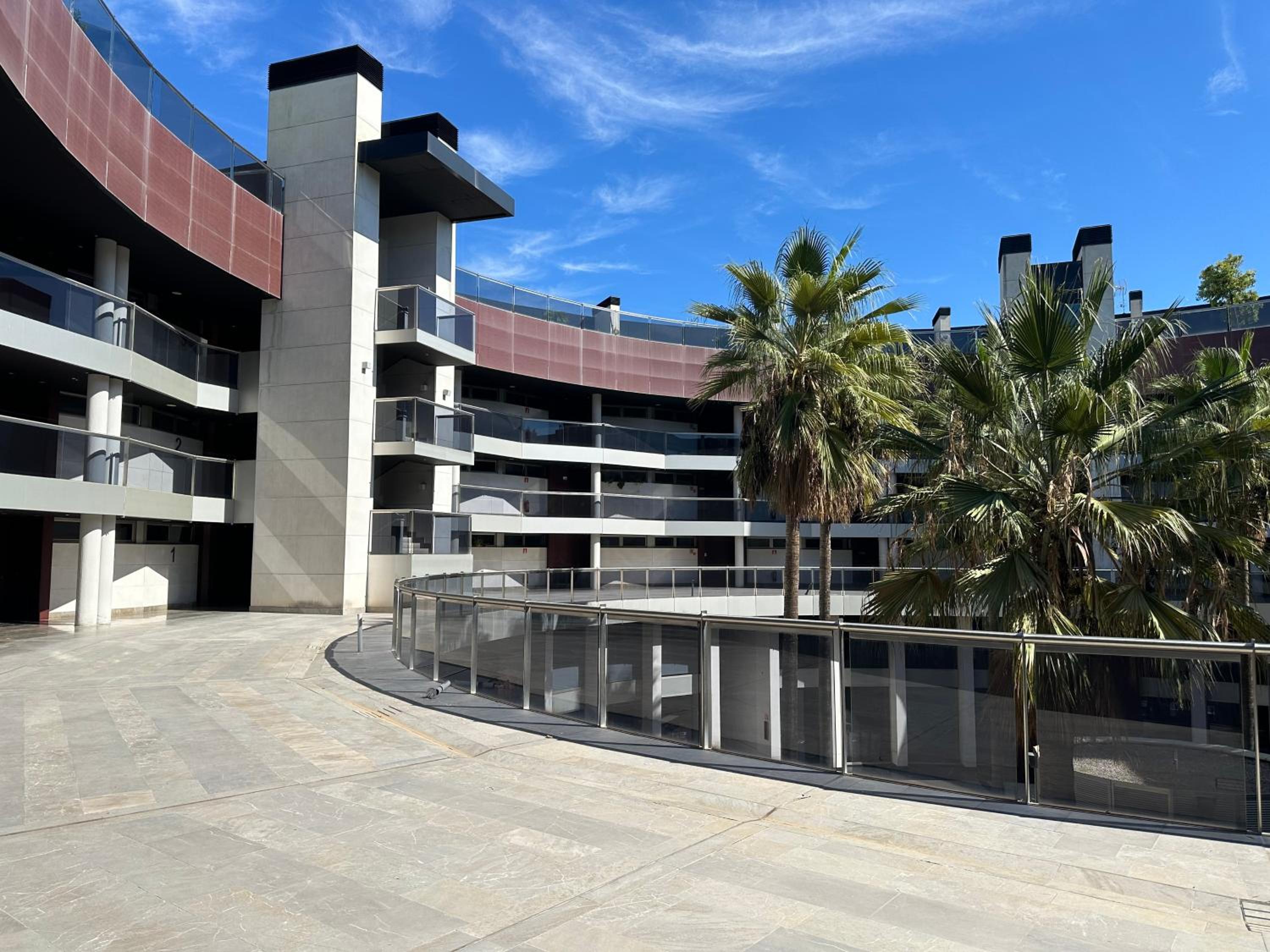 TECNOCORDOBA aparcamiento privado gratuito y piscina