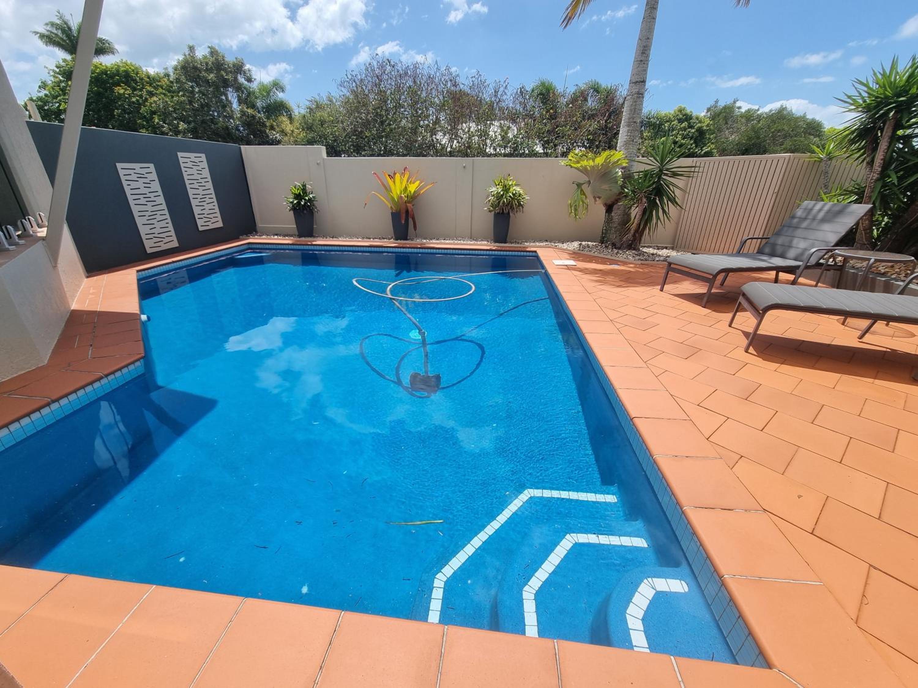 Tranquil Getaway With Pool, Outdoor Kitchen and Bar