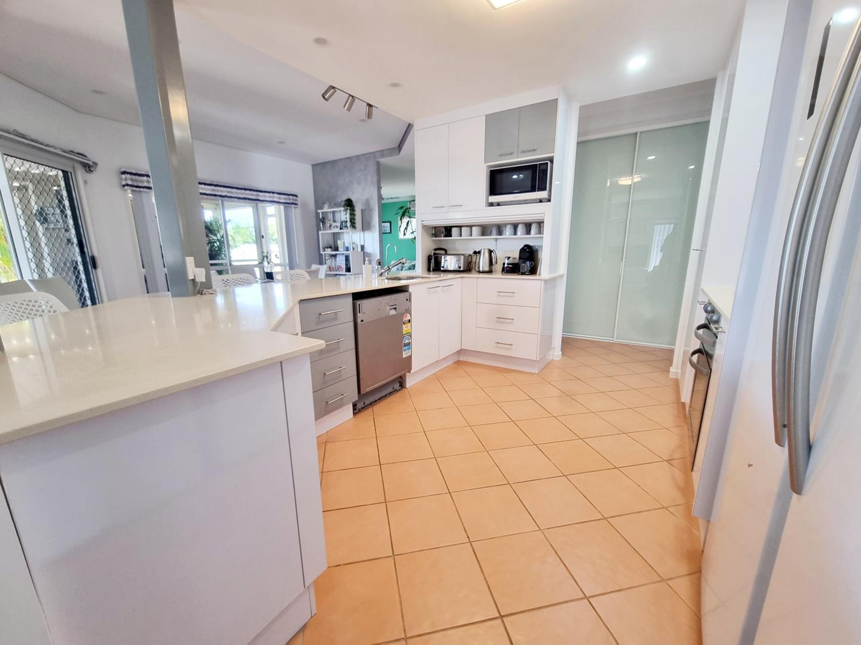 Tranquil Getaway With Pool, Outdoor Kitchen and Bar