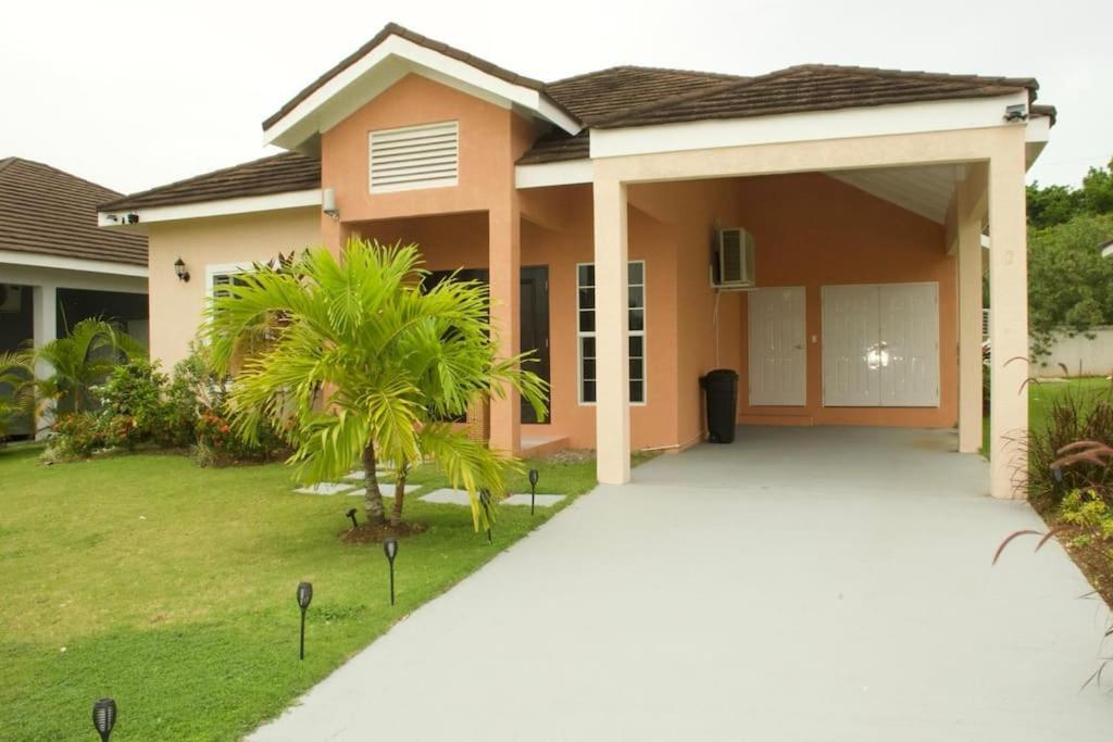 Paradise Breeze Edgehill- Boscobel Ocho Rios view 3