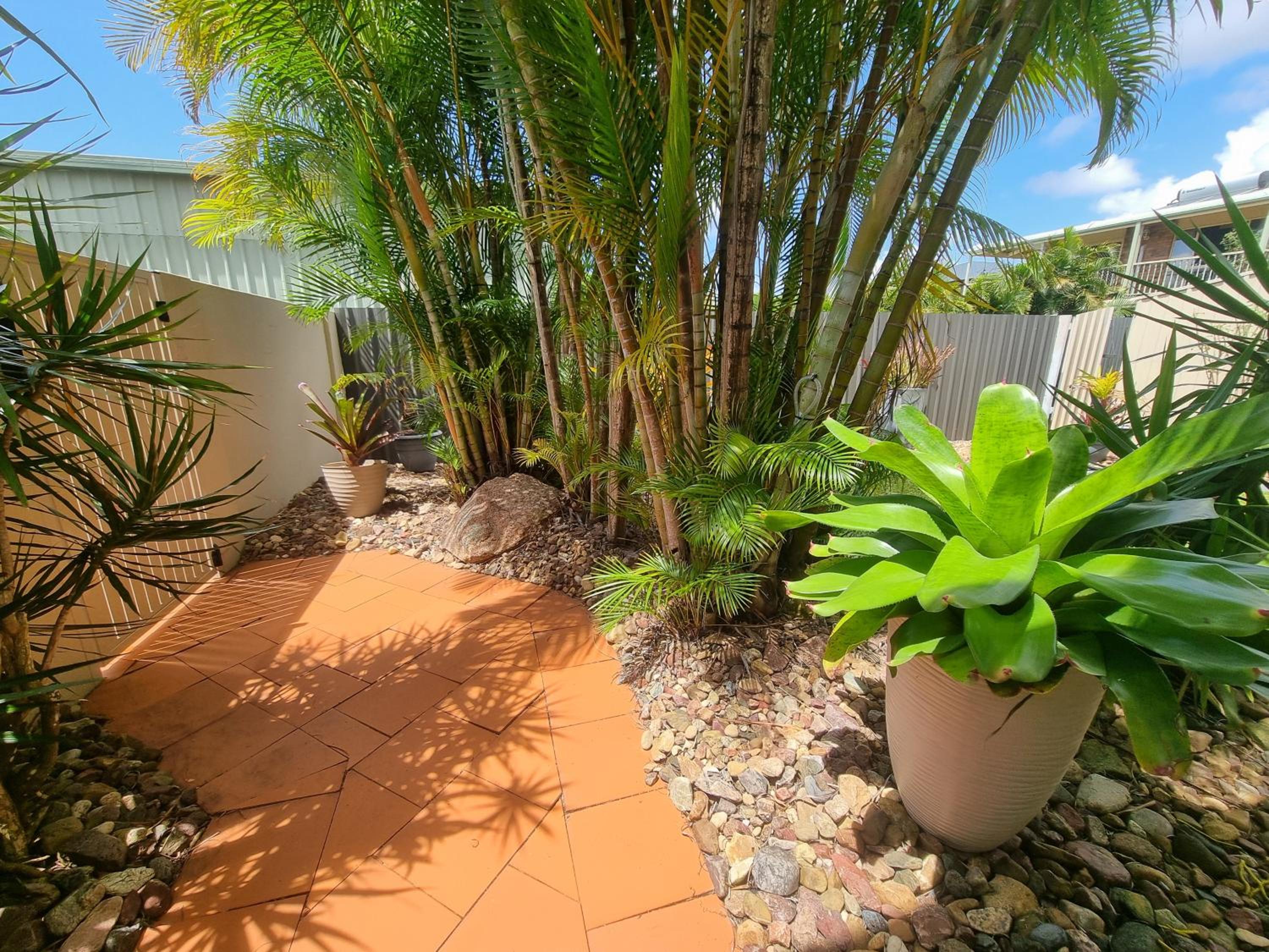 Tranquil Getaway With Pool, Outdoor Kitchen and Bar