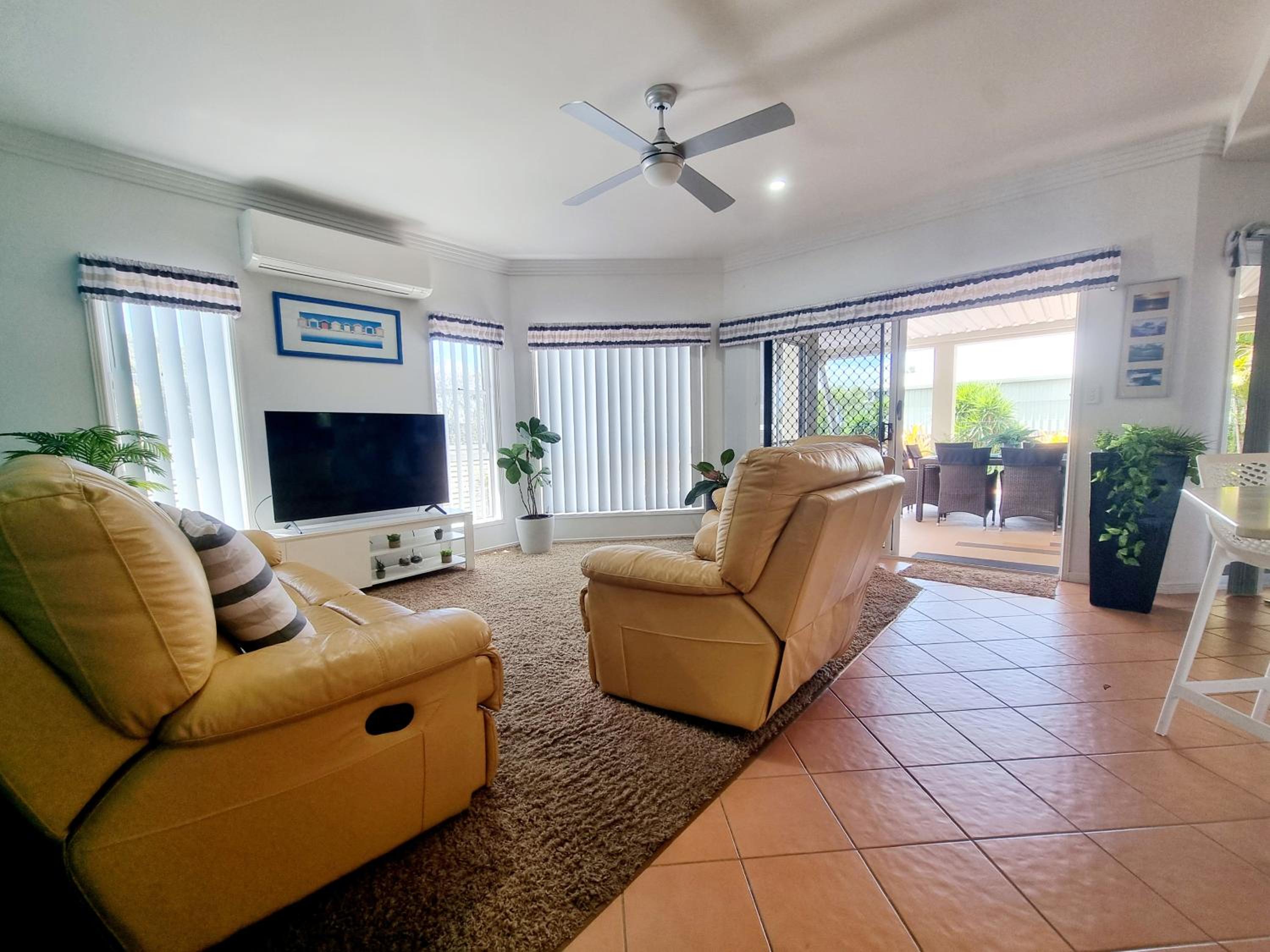 Tranquil Getaway With Pool, Outdoor Kitchen and Bar