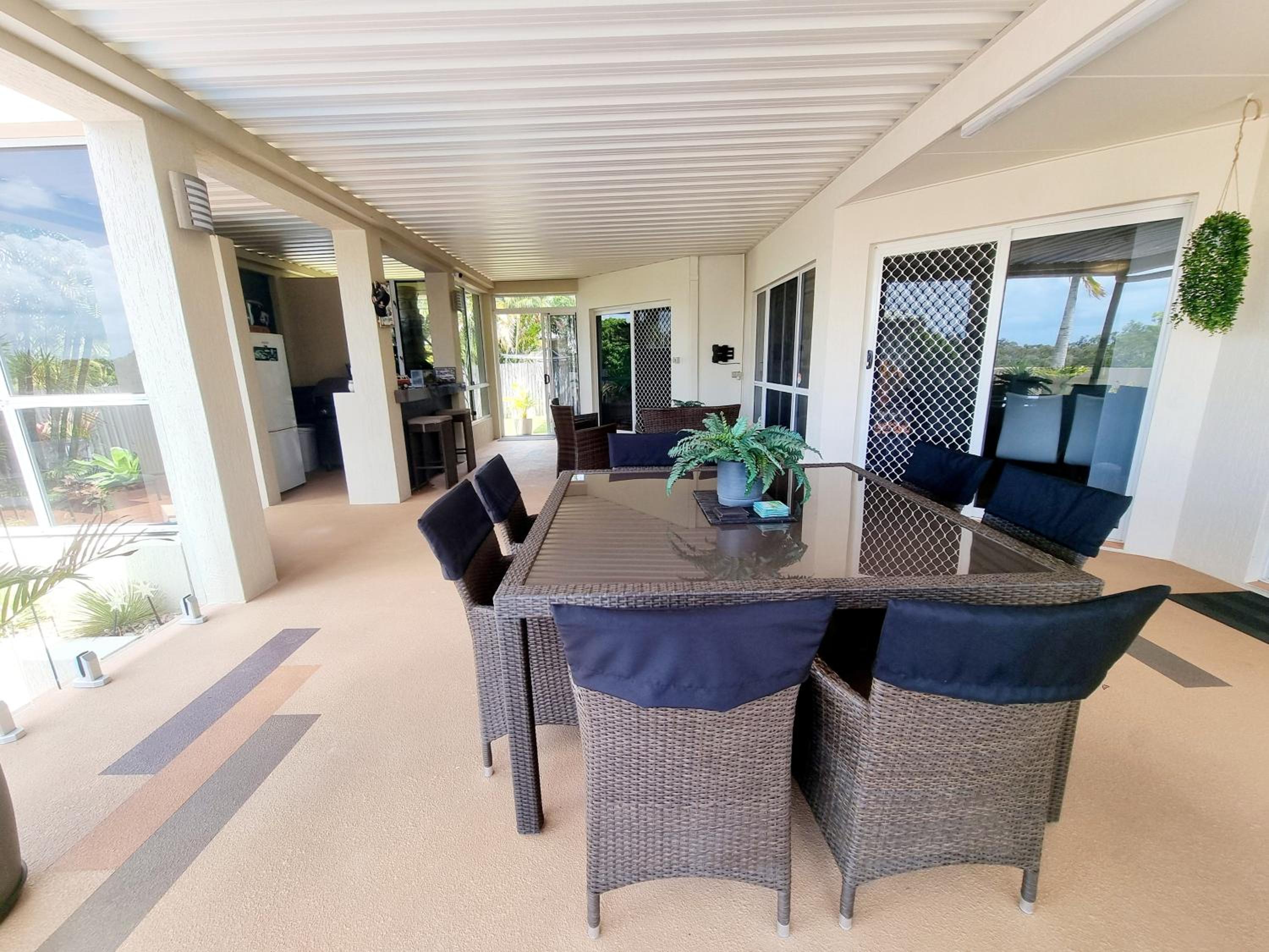 Tranquil Getaway With Pool, Outdoor Kitchen and Bar
