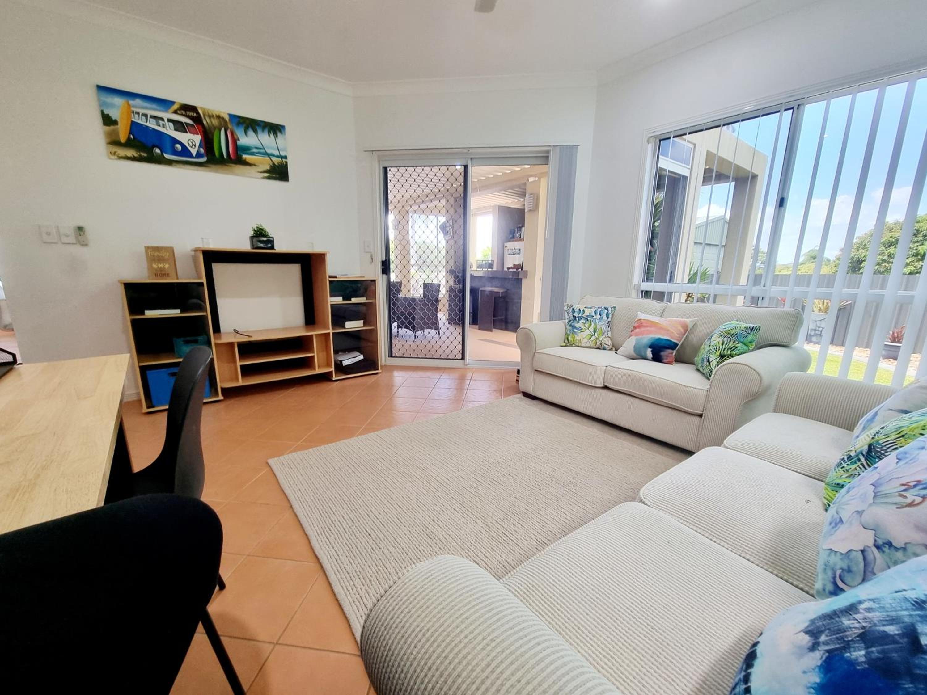 Tranquil Getaway With Pool, Outdoor Kitchen and Bar