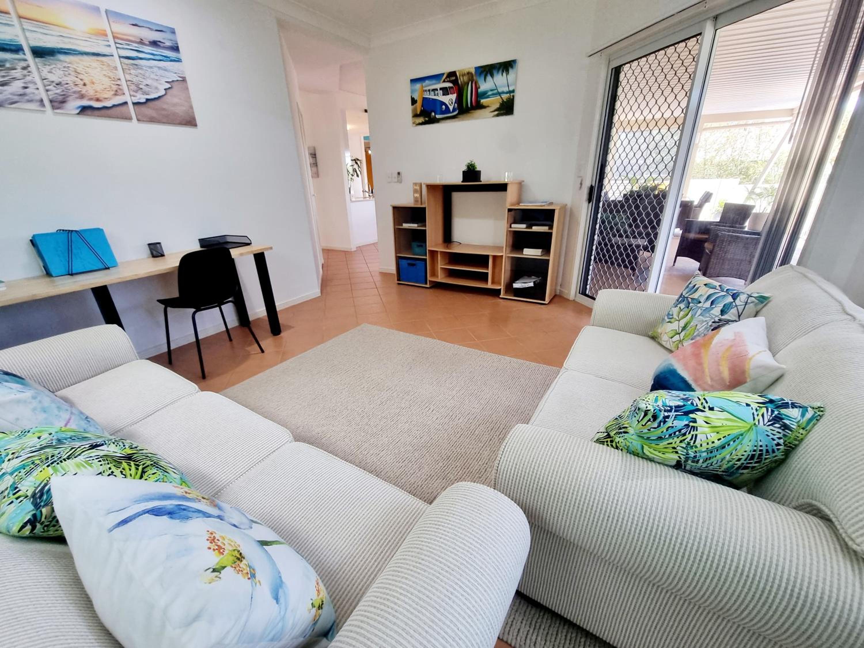 Tranquil Getaway With Pool, Outdoor Kitchen and Bar