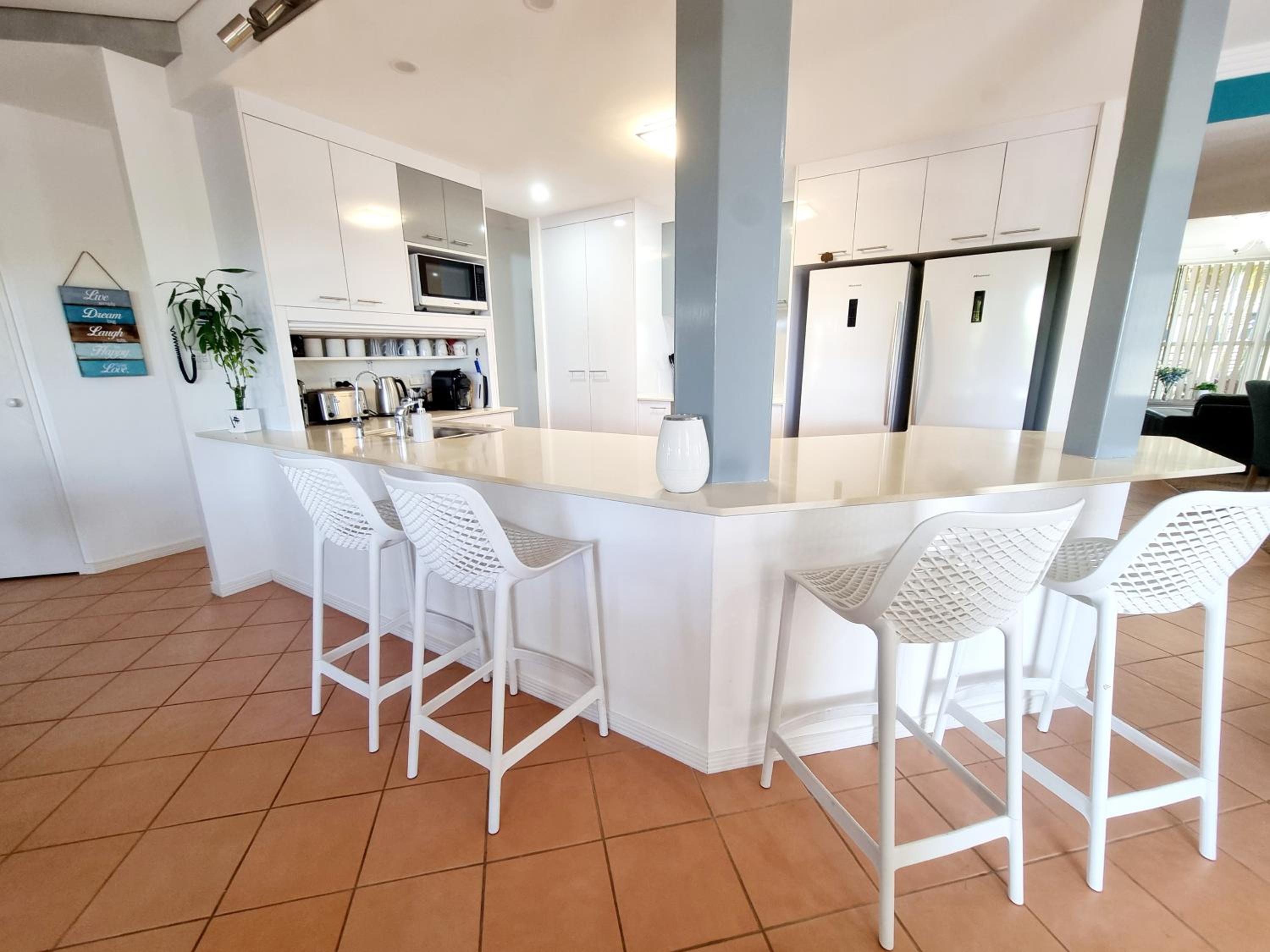 Tranquil Getaway With Pool, Outdoor Kitchen and Bar