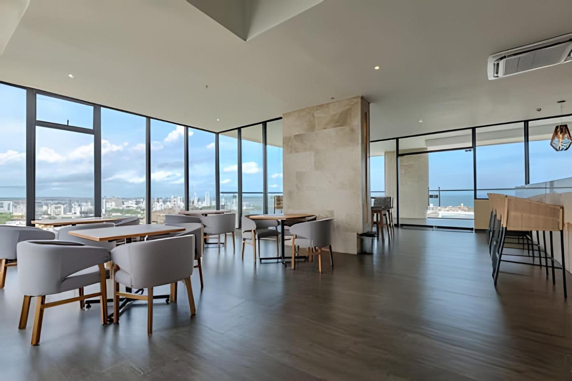 NEW with impressive lagoon view 21st floor