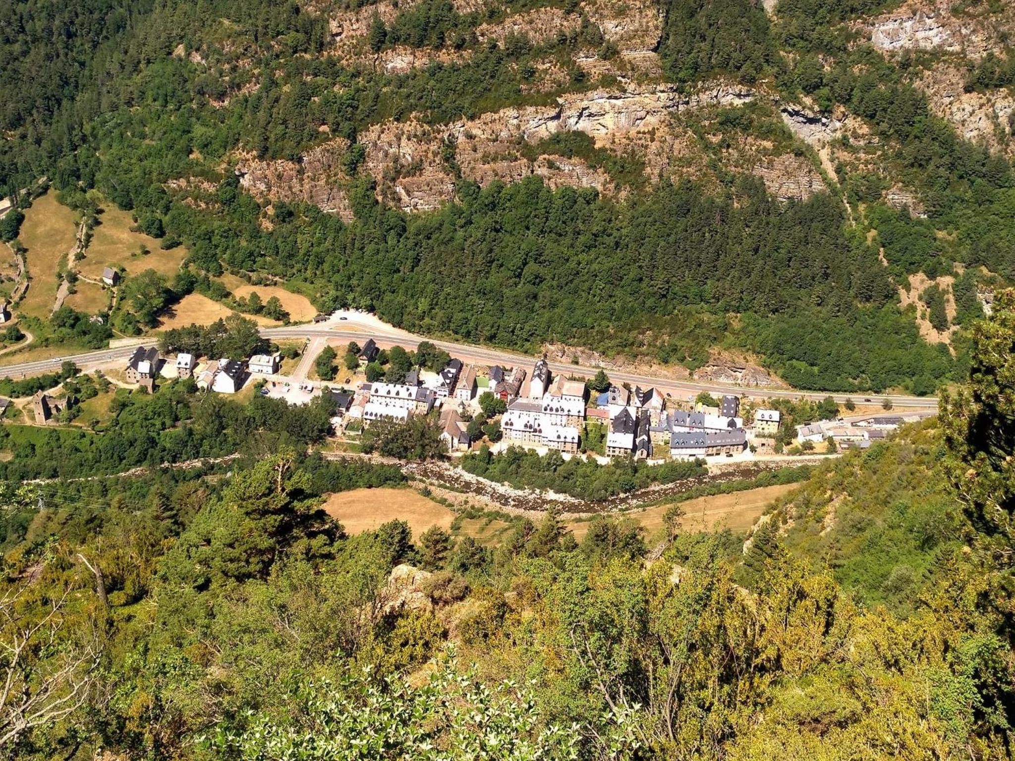 CALMFRANC ático abuhardillado con vistas al río y la montaña Avistamiento de ciervos en Canfranc Pueblo