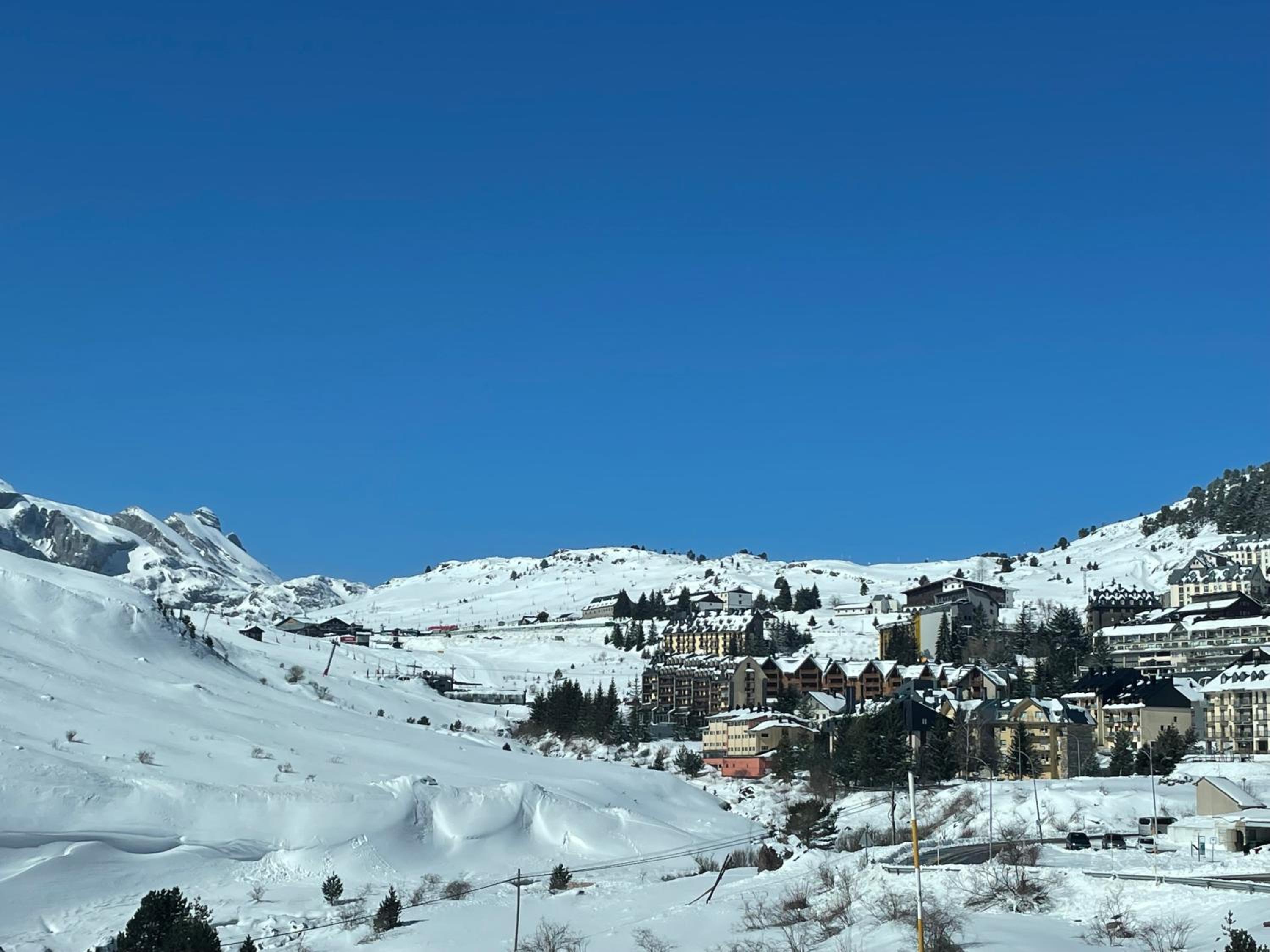 CALMFRANC ático abuhardillado con vistas al río y la montaña Avistamiento de ciervos en Canfranc Pueblo