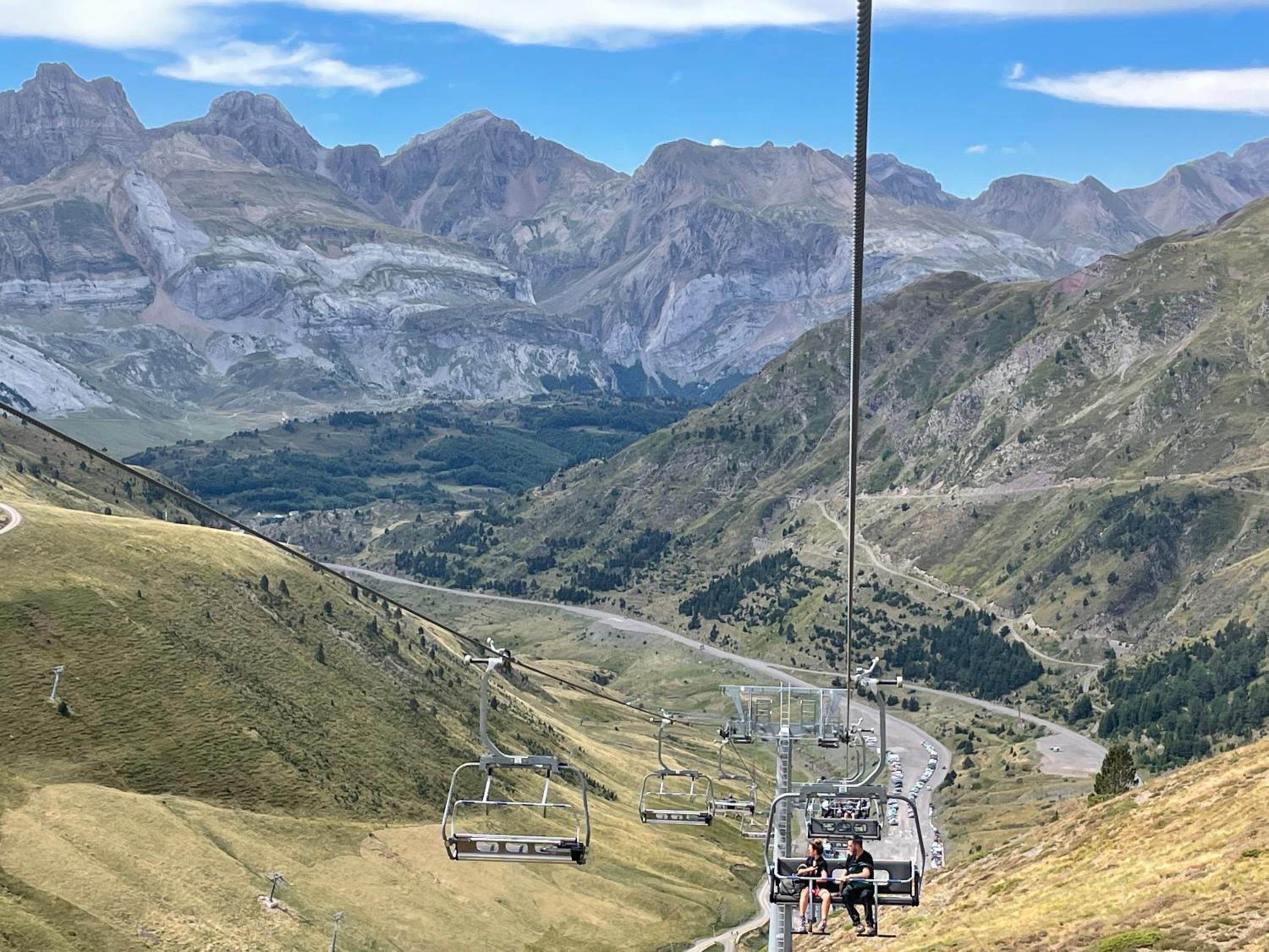 CALMFRANC ático abuhardillado con vistas al río y la montaña Avistamiento de ciervos en Canfranc Pueblo
