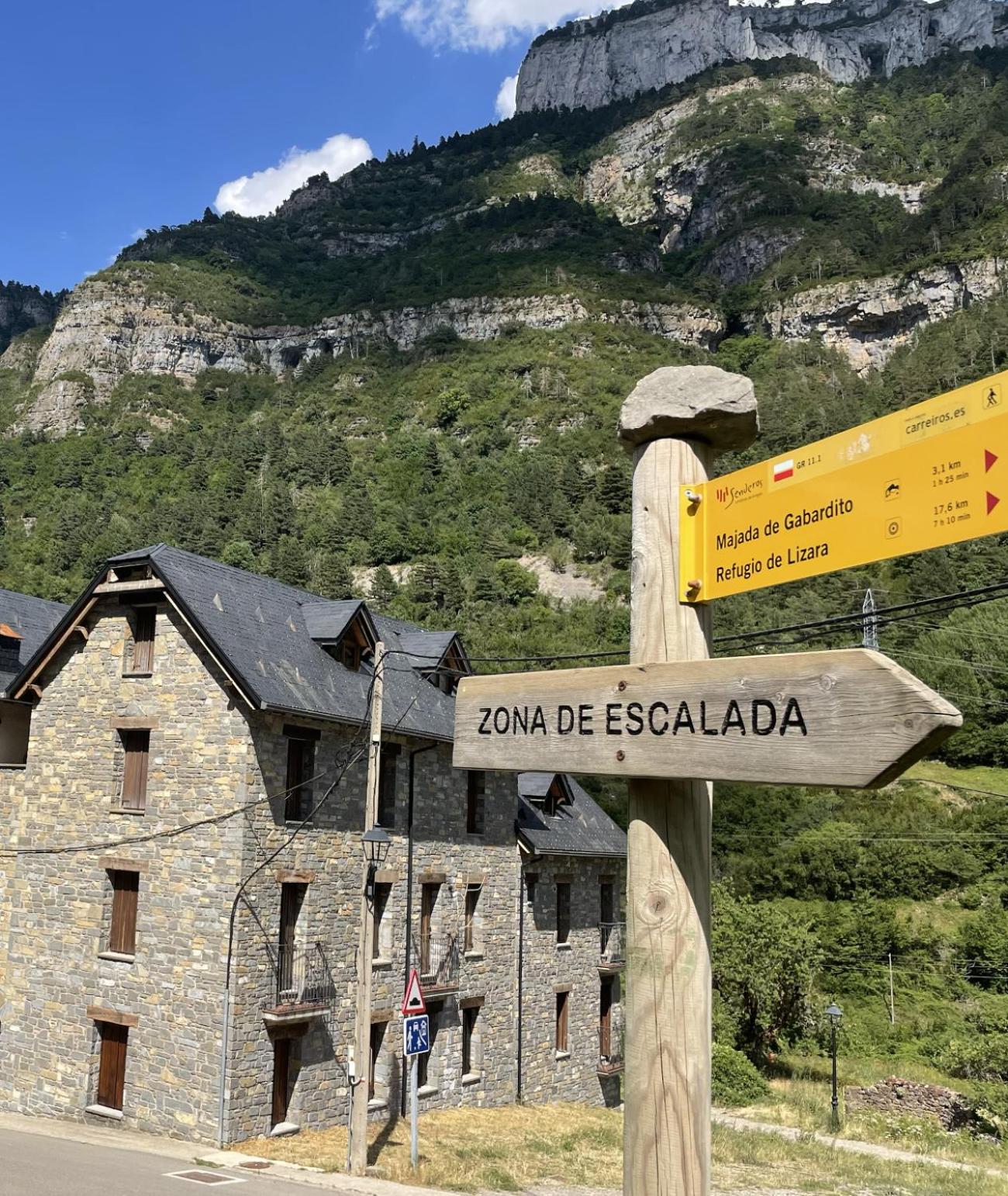 CALMFRANC ático abuhardillado con vistas al río y la montaña Avistamiento de ciervos en Canfranc Pueblo