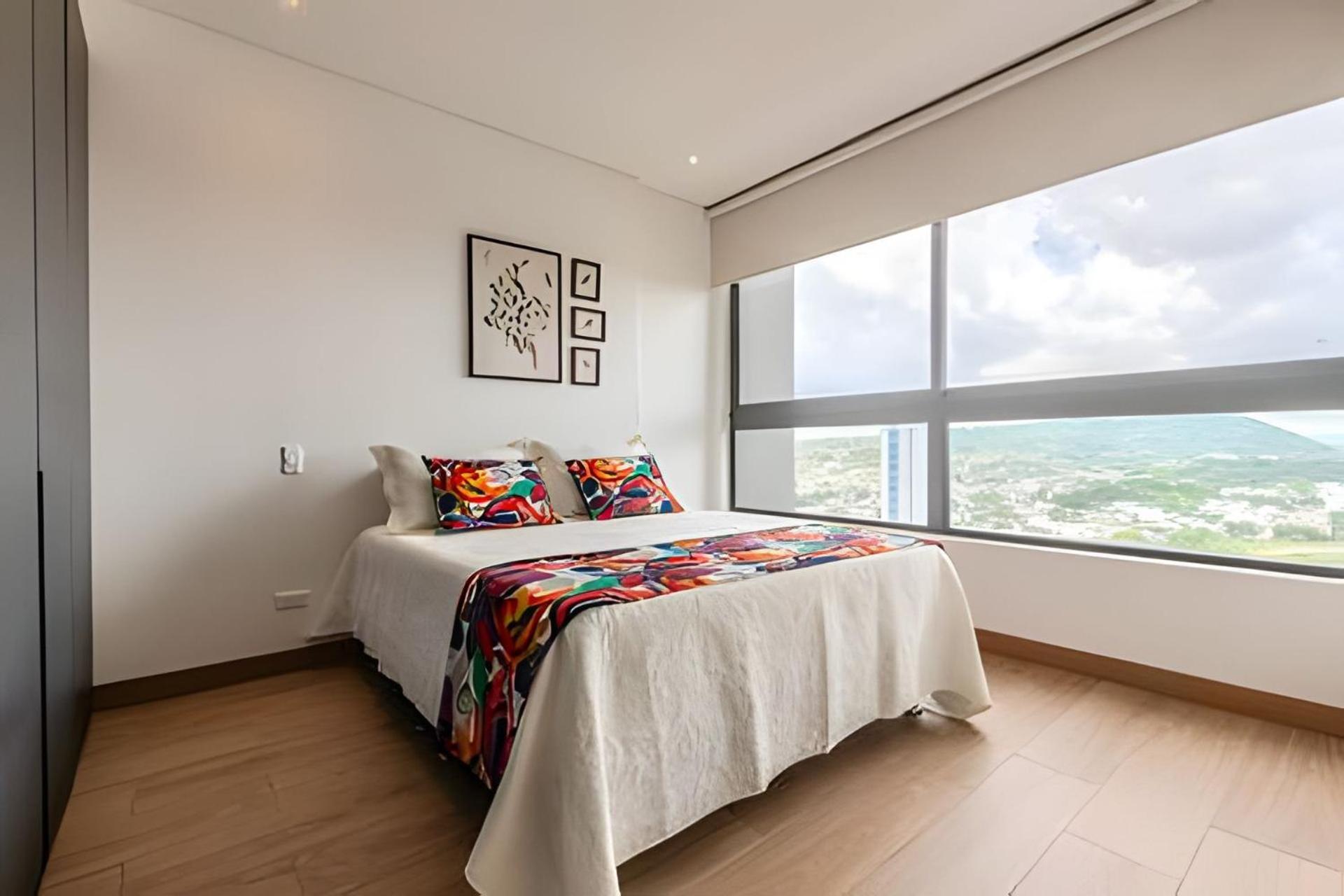NEW with impressive lagoon view 21st floor