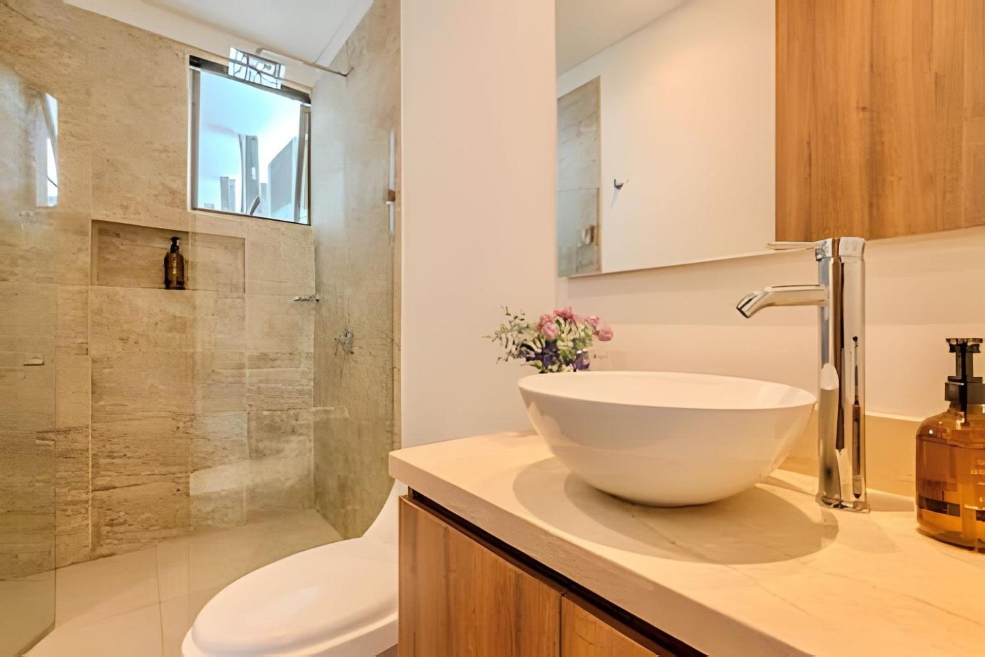 NEW with impressive lagoon view 21st floor