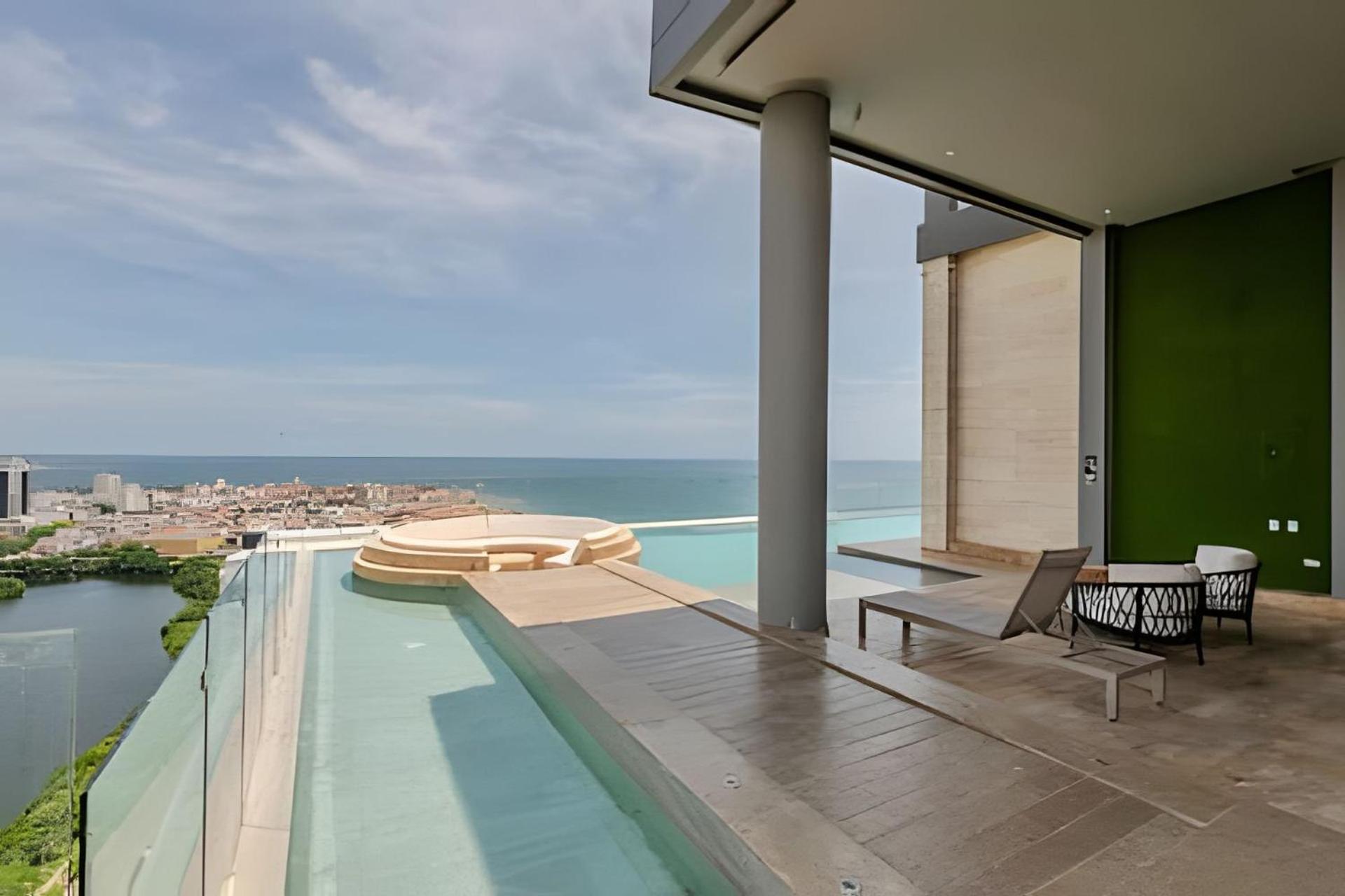 NEW with impressive lagoon view 21st floor