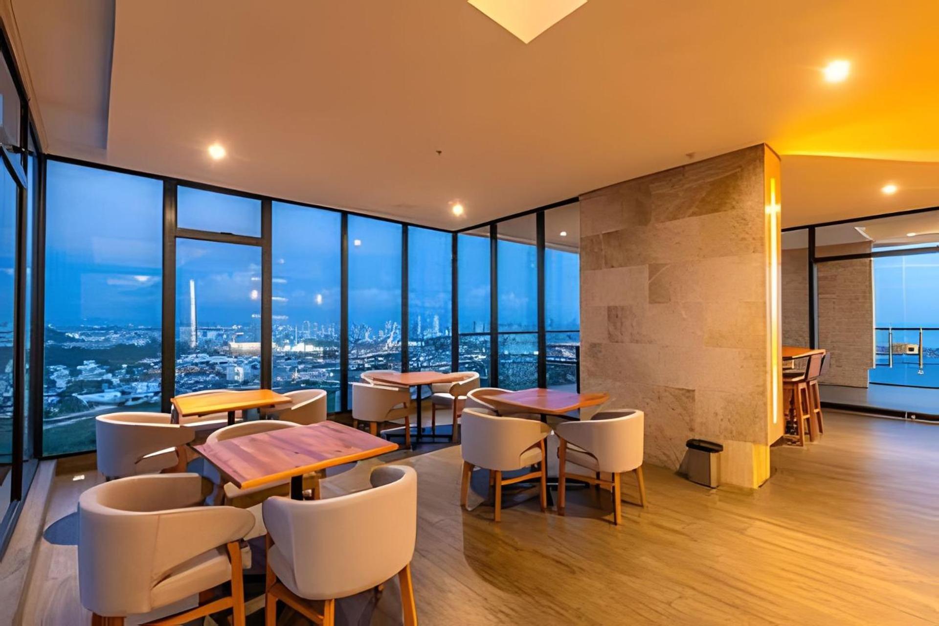 NEW with impressive lagoon view 21st floor