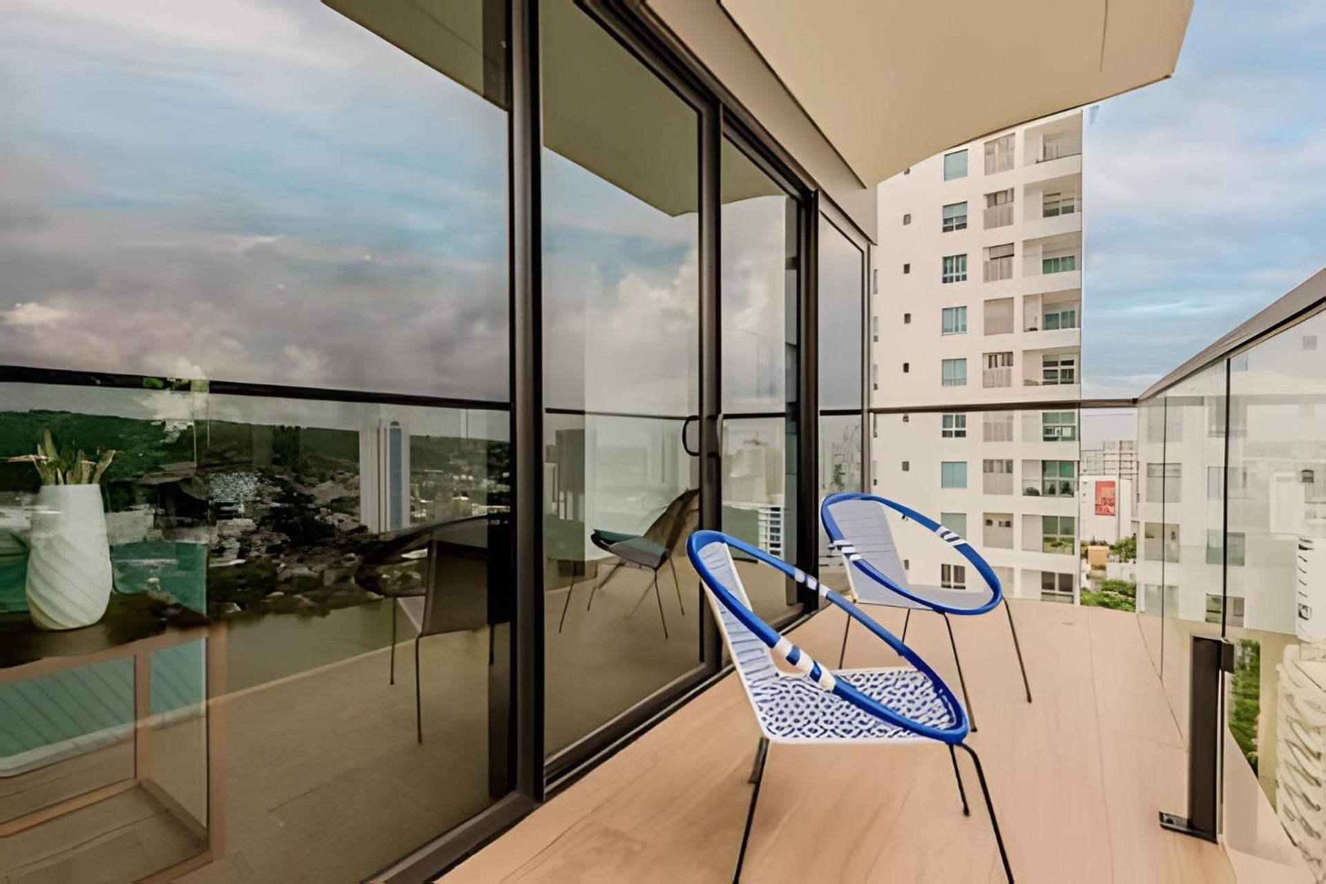 NEW with impressive lagoon view 21st floor