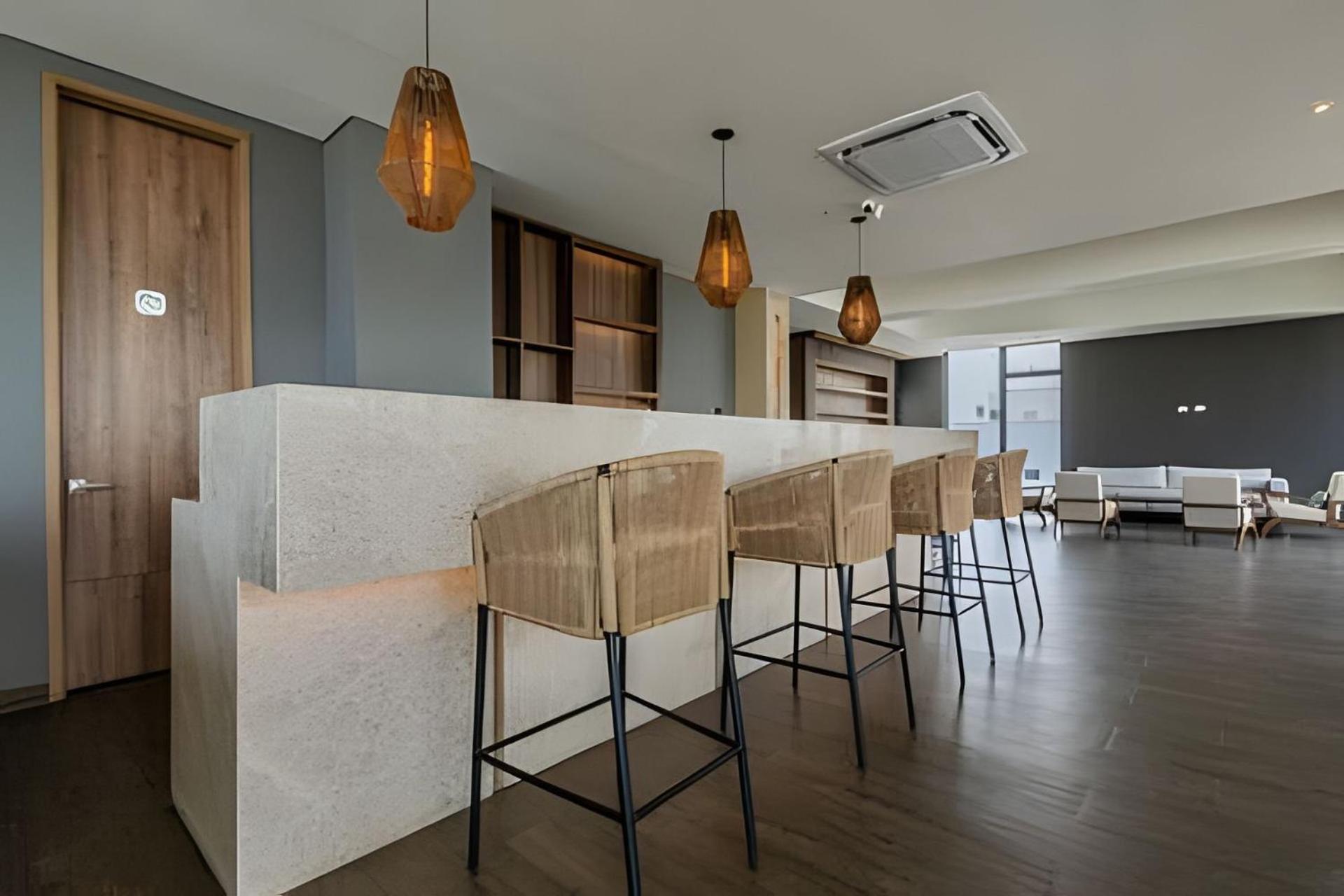 NEW with impressive lagoon view 21st floor