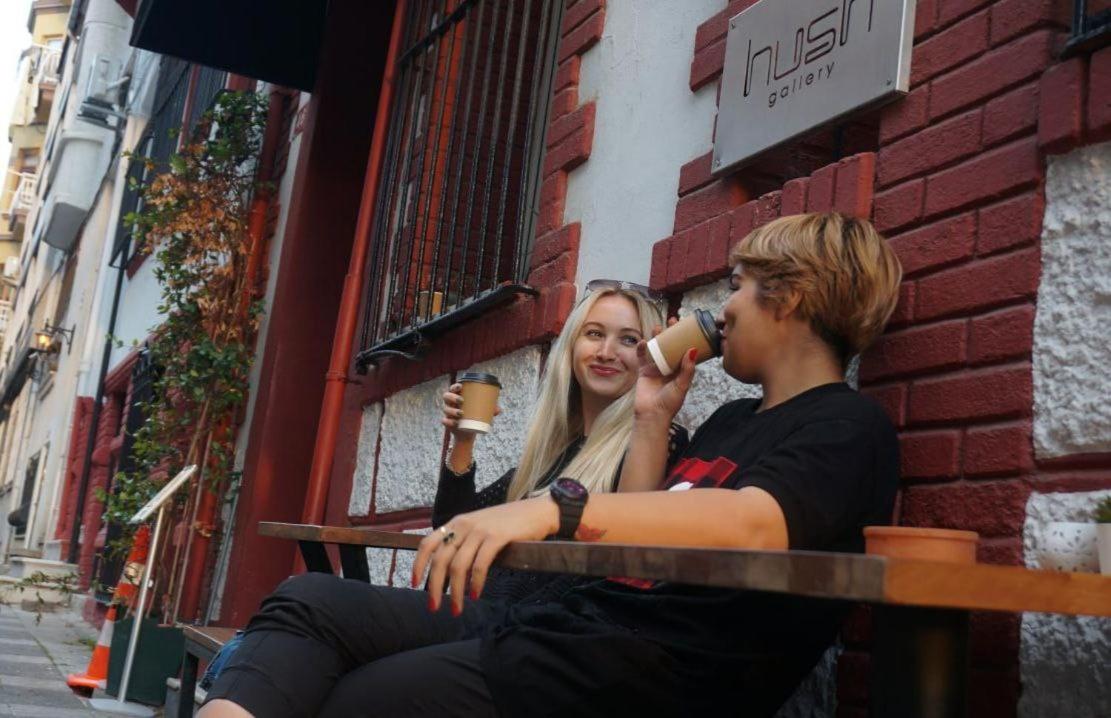 Hush Hostel Lounge