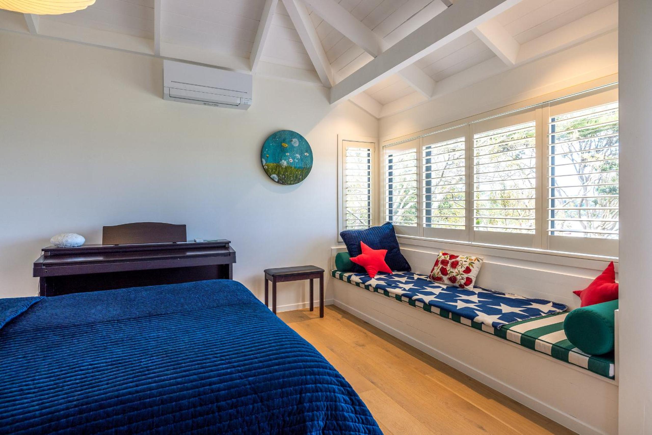 Picnic Bay Hideaway - Be My Guest Waiheke view 5