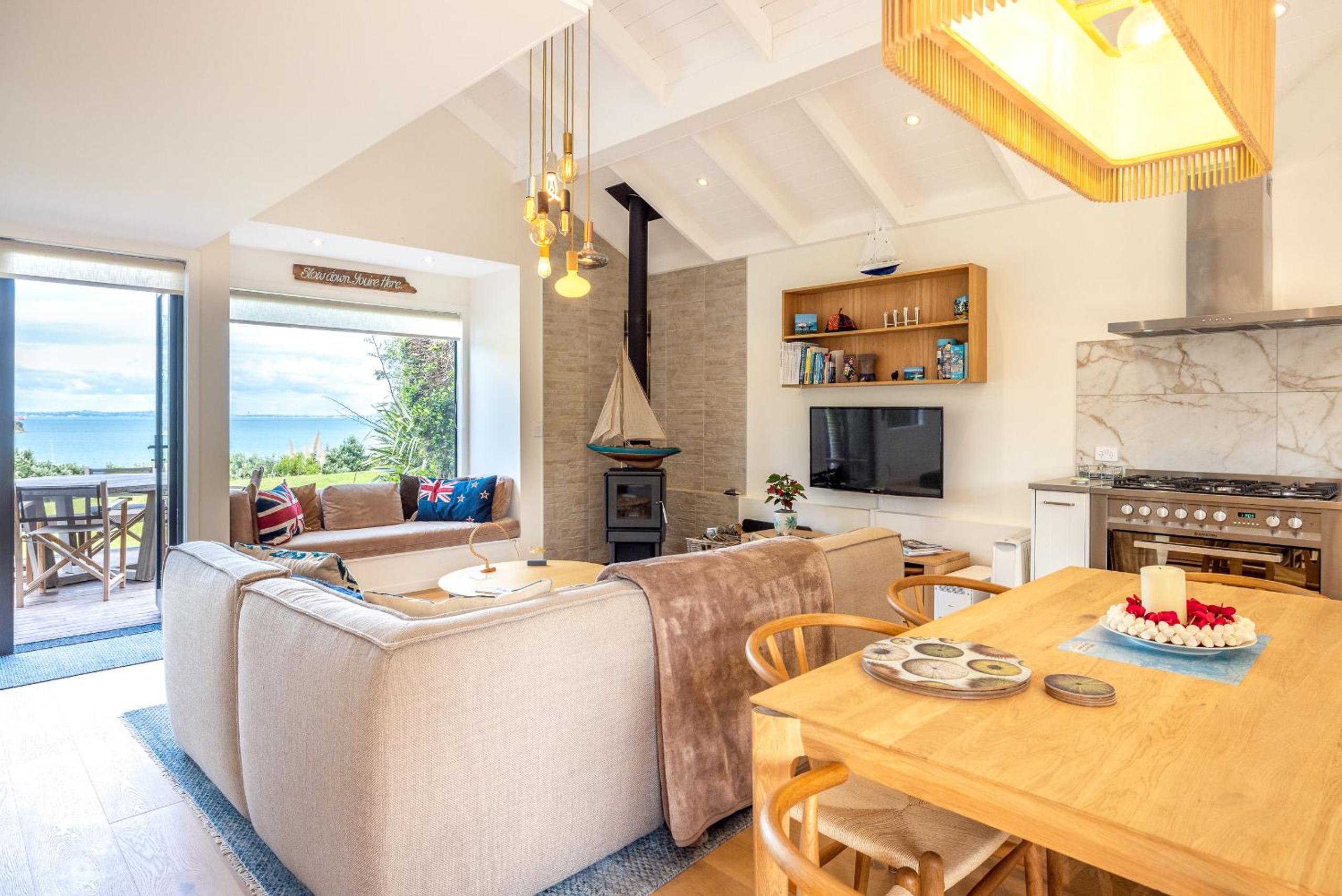 Picnic Bay Hideaway - Be My Guest Waiheke view 2