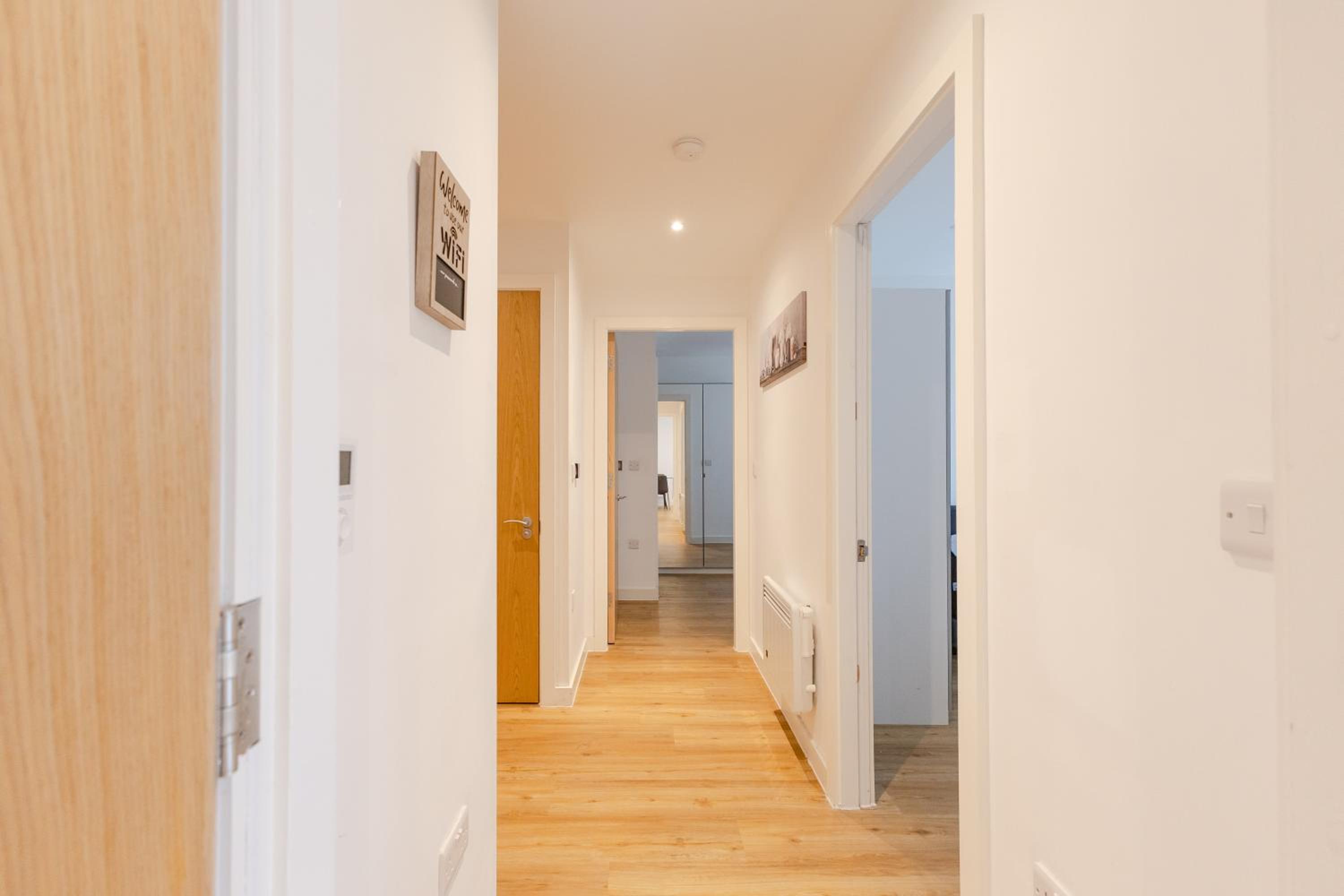 Warm 2 Bedroom Apartment 15 min Walk to Etihad Stadium and City Center view 4