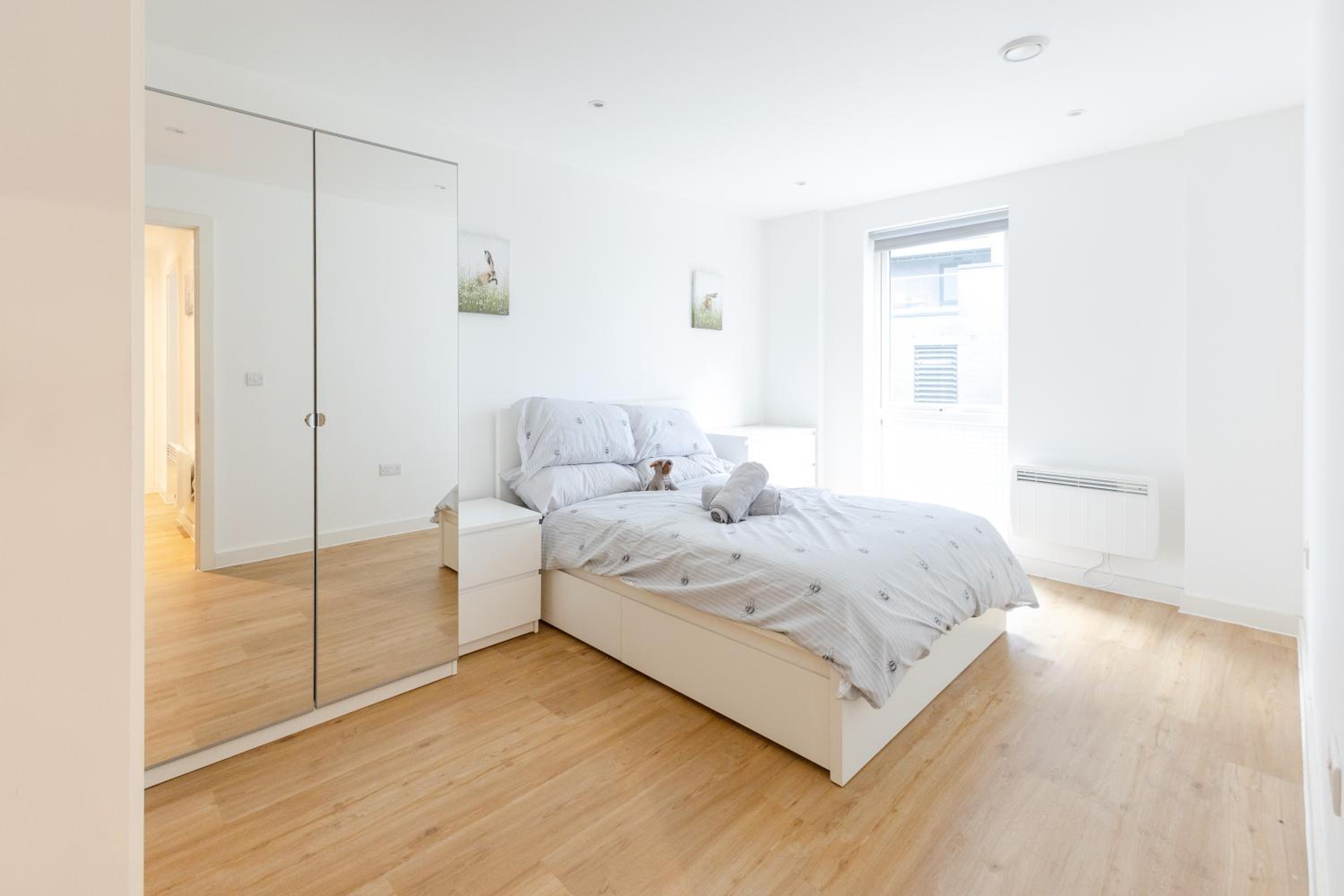 Warm 2 Bedroom Apartment 15 min Walk to Etihad Stadium and City Center view 5